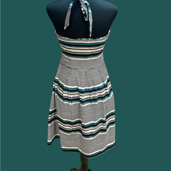 WHITE HOUSE BLACK MARKET HALTER STYLE SUNDRESS SIZE 4 WORN ONCE - Picture 2 of 3